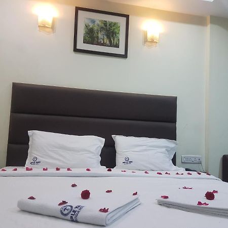 Ample Yard Hotel Chennai Esterno foto