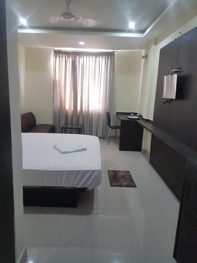 Ample Yard Hotel Chennai Esterno foto