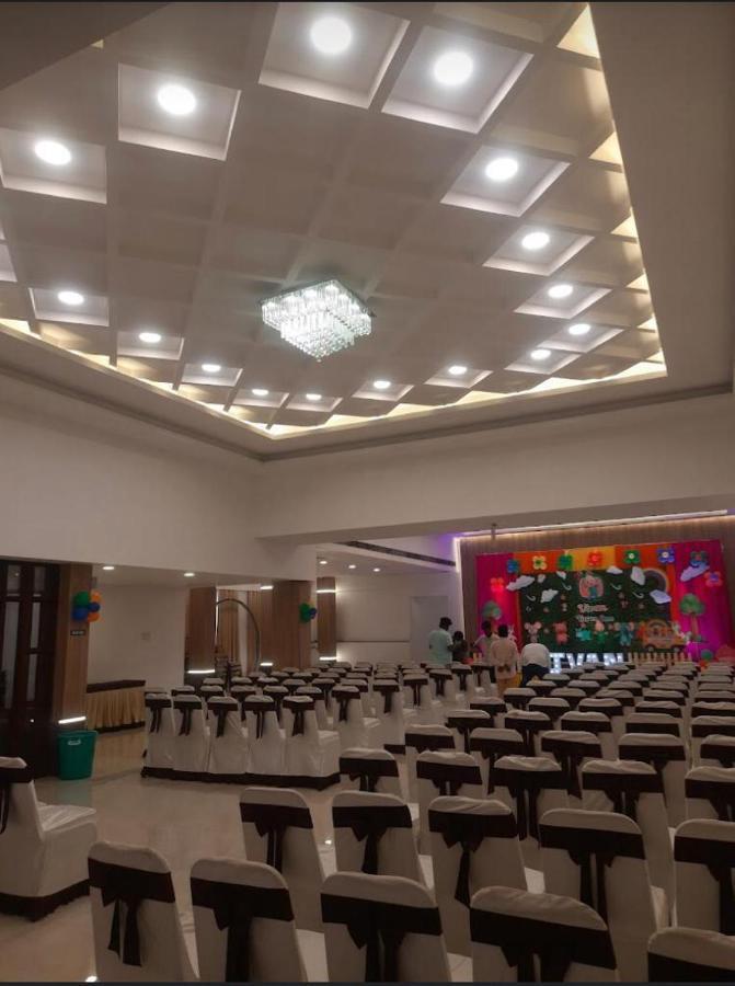 Ample Yard Hotel Chennai Esterno foto