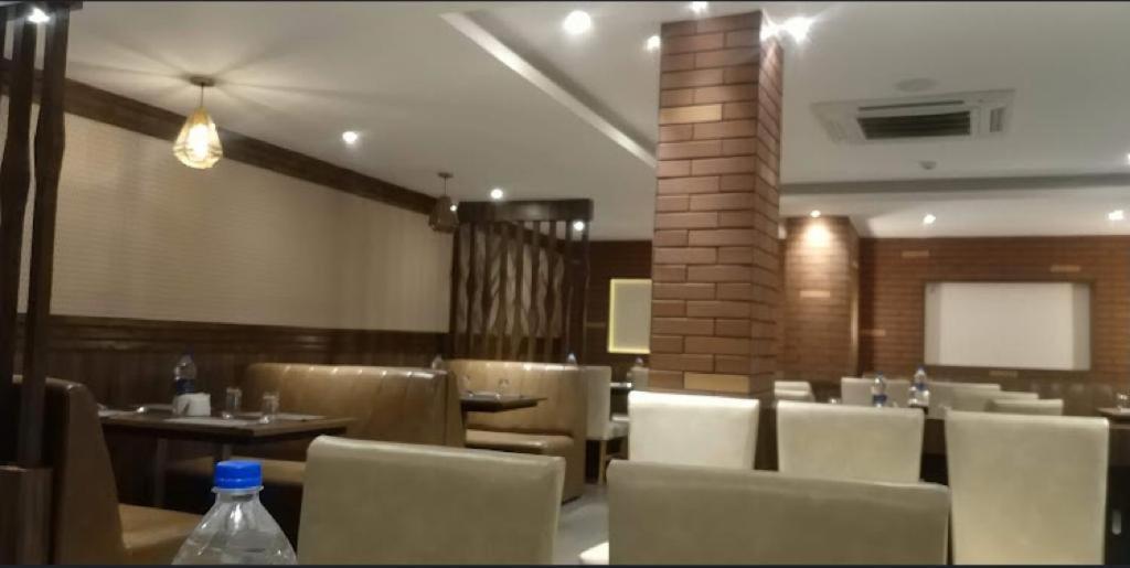 Ample Yard Hotel Chennai Esterno foto