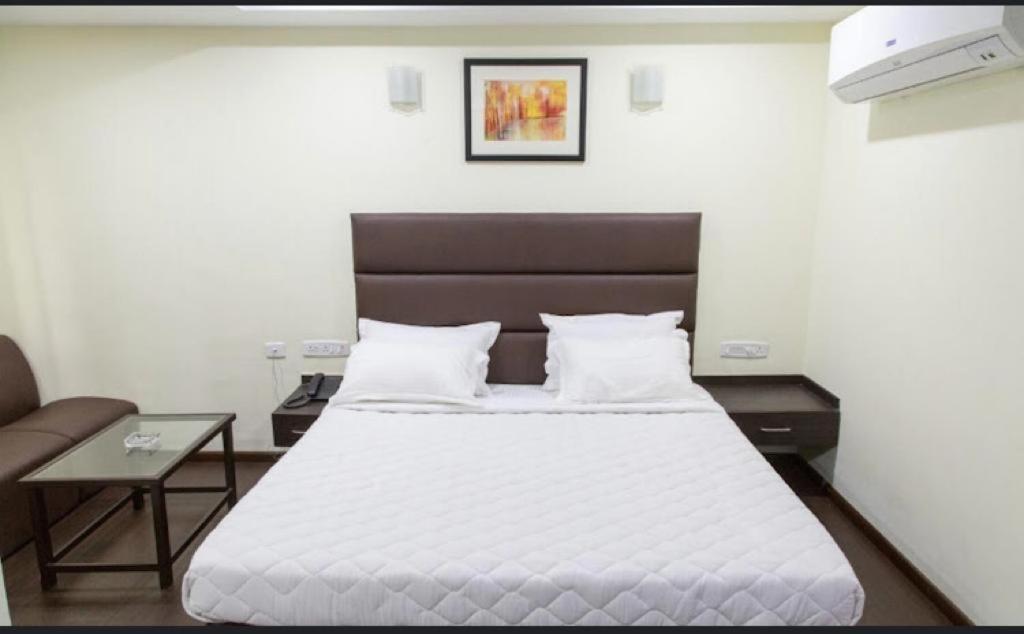 Ample Yard Hotel Chennai Esterno foto