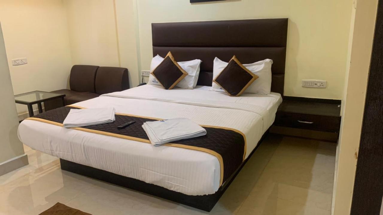 Ample Yard Hotel Chennai Esterno foto